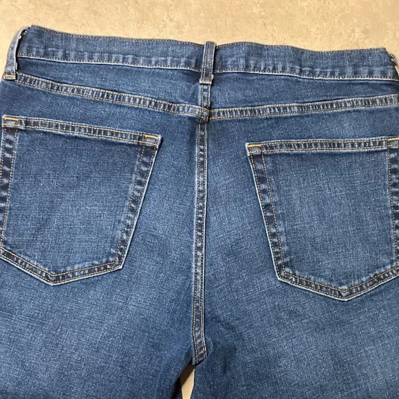 Men’s Old Navy Athletic Fit Stretch Jeans.           Size 32 X 32 - Picture 2 of 3